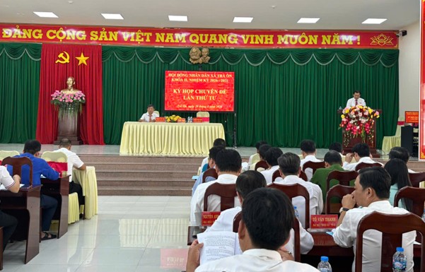 Hội đồng nhân dân xã Trà Ôn tổ chức kỳ họp chuyên đề lần thứ tư