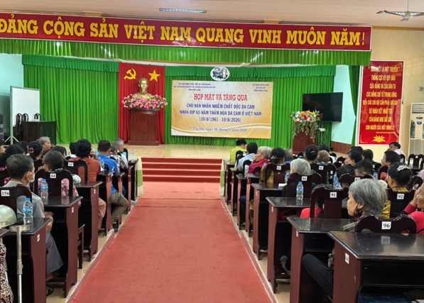 UBND xã Trà Ôn tổ chức họp mặt và tặng quà cho nạn nhân bị nhiễm chất độc da cam/dioxin trên địa bàn xã Trà Ôn