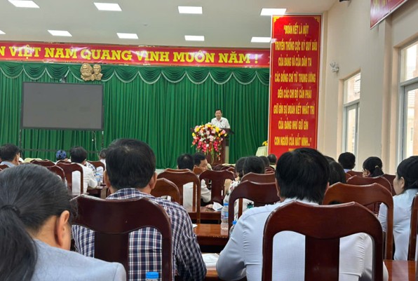 Đảng ủy xã Trà Ôn tổ chức Hội nghị triển khai nhiệm vụ số hóa, tạo lập dữ liệu đảng viên và hồ sơ đảng viên điện tử