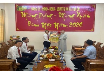 Chùa Thiên Phước: Thăm, chúc mừng năm mới Đảng ủy-HĐND-UBND-Ủy ban MTTQ Việt Nam xã Trà Ôn