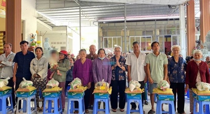 Trà Ôn: Trao quà Tết cho 120 hộ nghèo, khó khăn dịp Xuân 2026