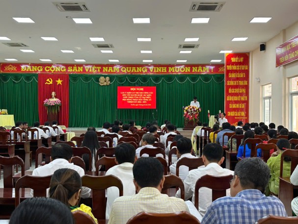 Xã Trà Ôn: Tổ chức Hội nghị lấy ý kiến cử tri nơi công tác đối với người dự kiến giới thiệu ứng cử đại biểu HĐND